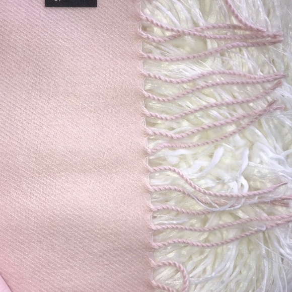 Light pink scarf 🧣 - Picture 3 of 4